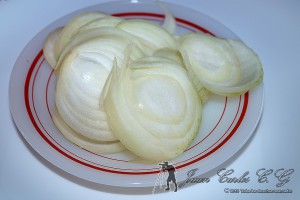 Tortilla de patatas con calabacin y cebolla (4)