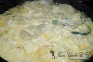 Tortilla de patatas con calabacin y cebolla (8)